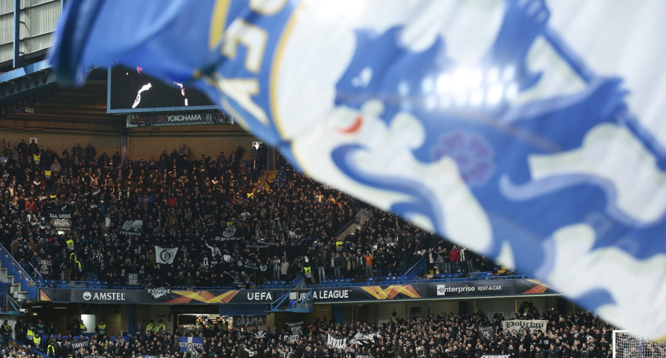 Η σημαία της Τσέλσι παιανίζει μέσα στο Στάμφορντ Μπριτζ / Πηγή: Eurokinissi