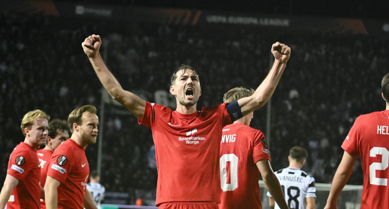 Ο Κέρβινγκ πανηγυρίζει με την φανέλα της Μπραν / Πηγή: Intime