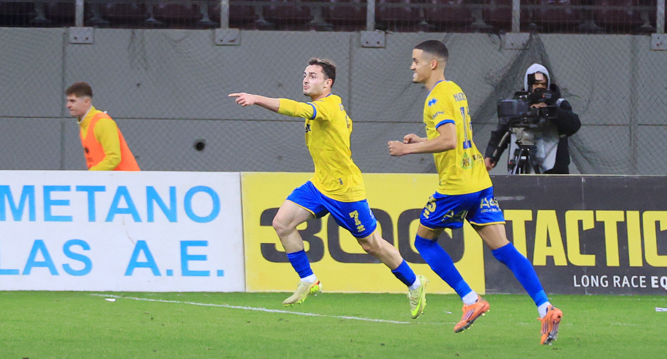 O Σμυρλής πανηγυρίζει το γκολ του κόντρα στην ΑΕΛ Novibet/ Eurokinissi