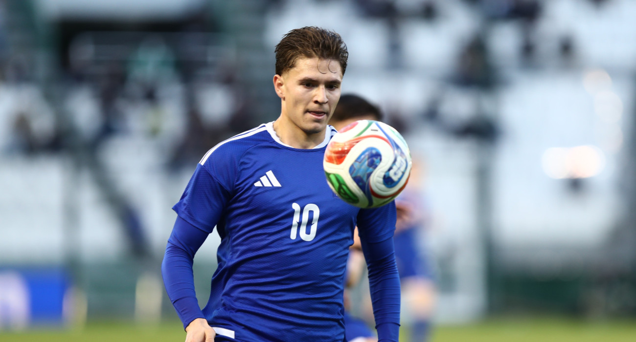 Ο Δημήτρης Καλοσκάμης με την εθνική Ελπίδων / Πηγή: Intime