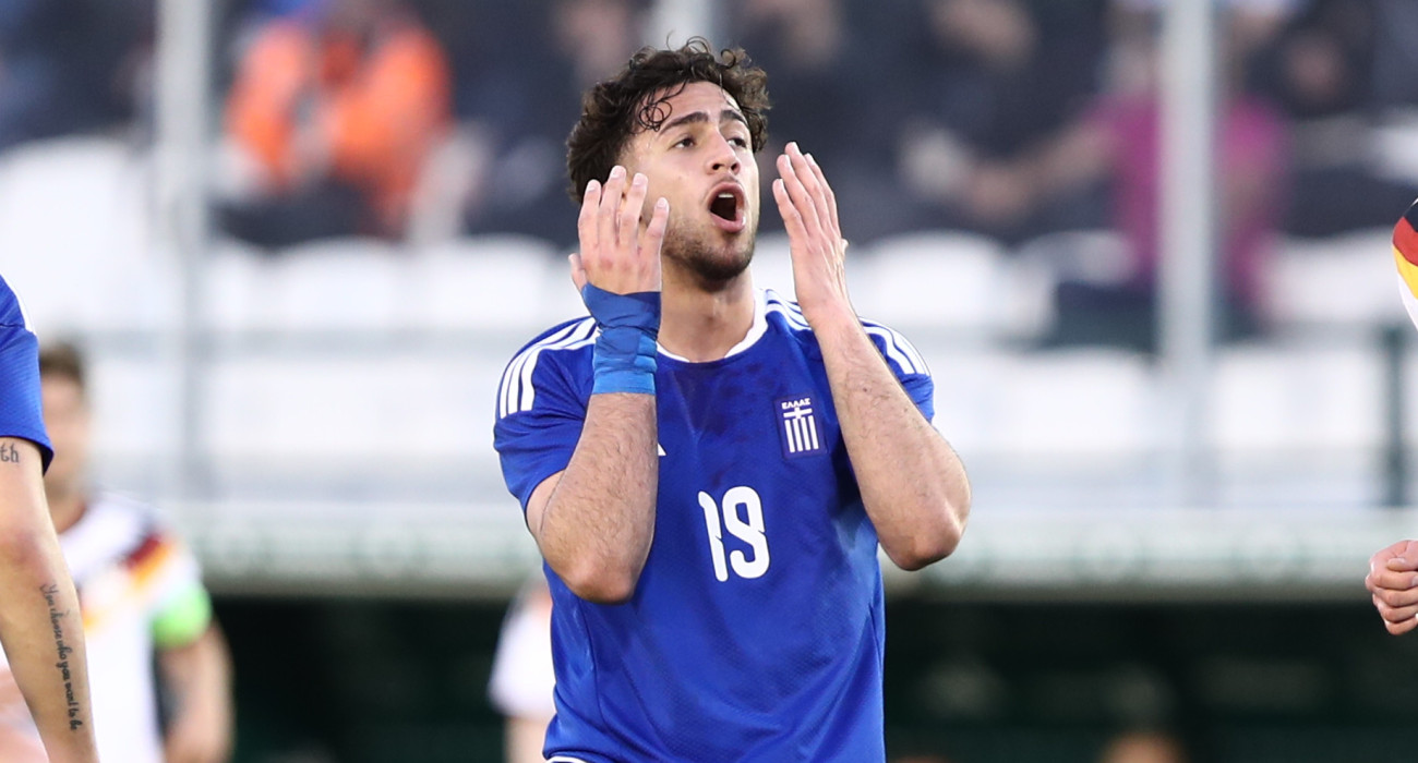 Ο Μπάμπης Κωστούλας απογοητευμένος / Πηγή: InTime