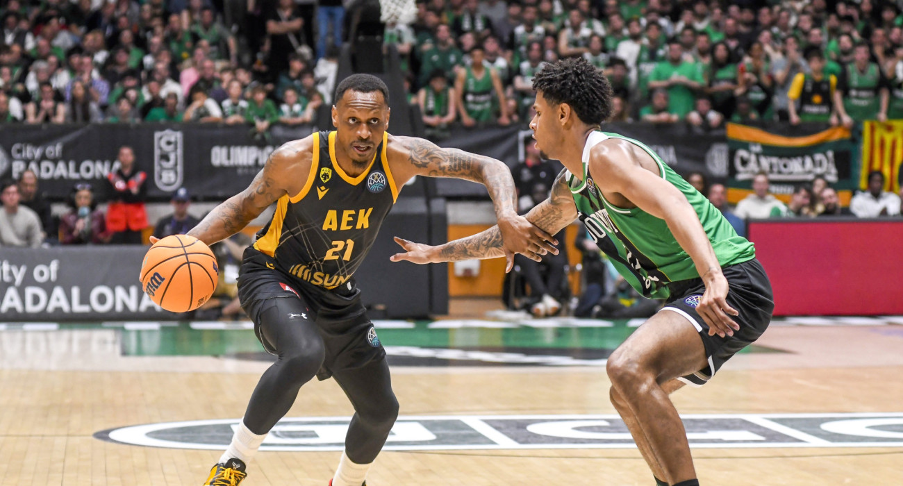 O Τζέιμς Νάναλι στο Μπανταλόνα-ΑΕΚ / Πηγή: Intime