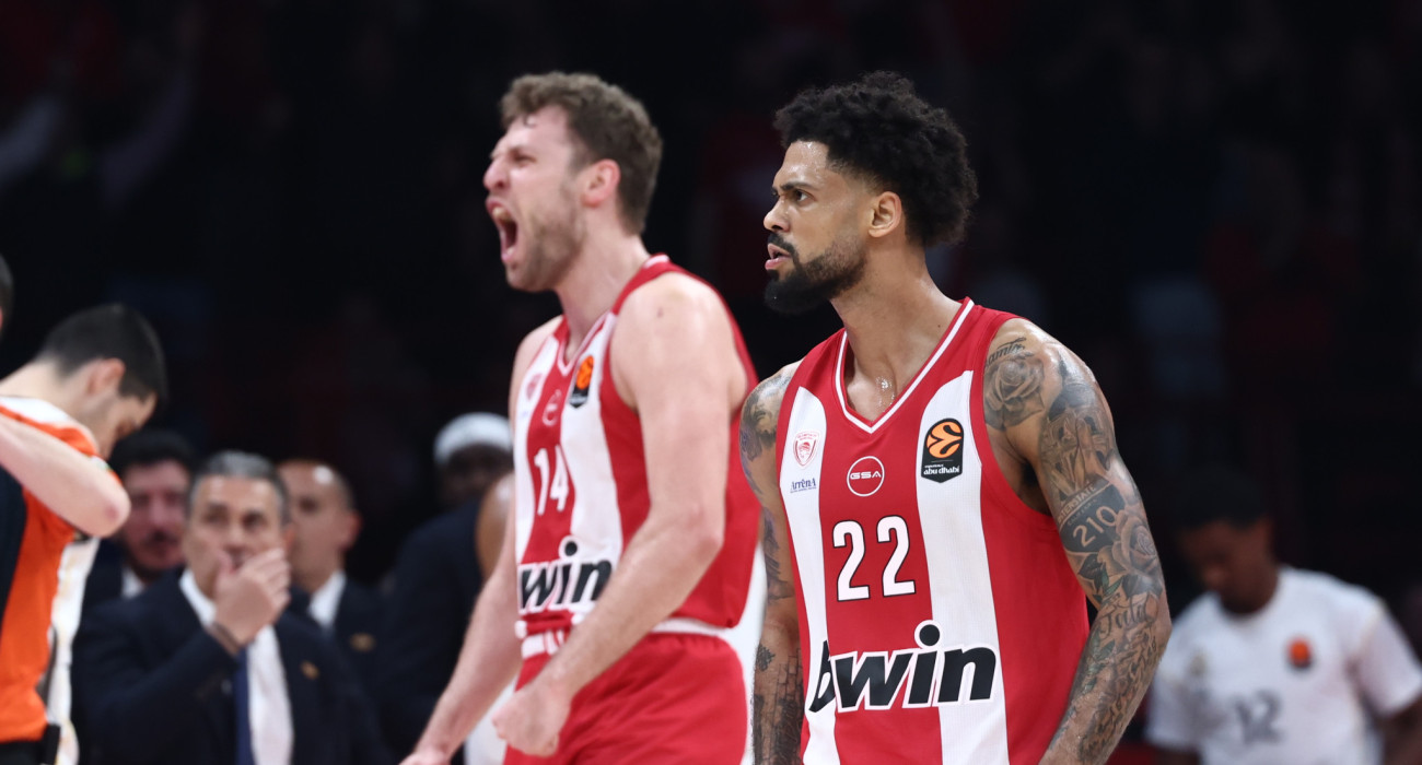 Σάσα Βεζένκοφ και Τάιλερ Ντόρσεϊ πανηγυρίζουν τη νίκη επί της Ρεάλ / Πηγή: InTime