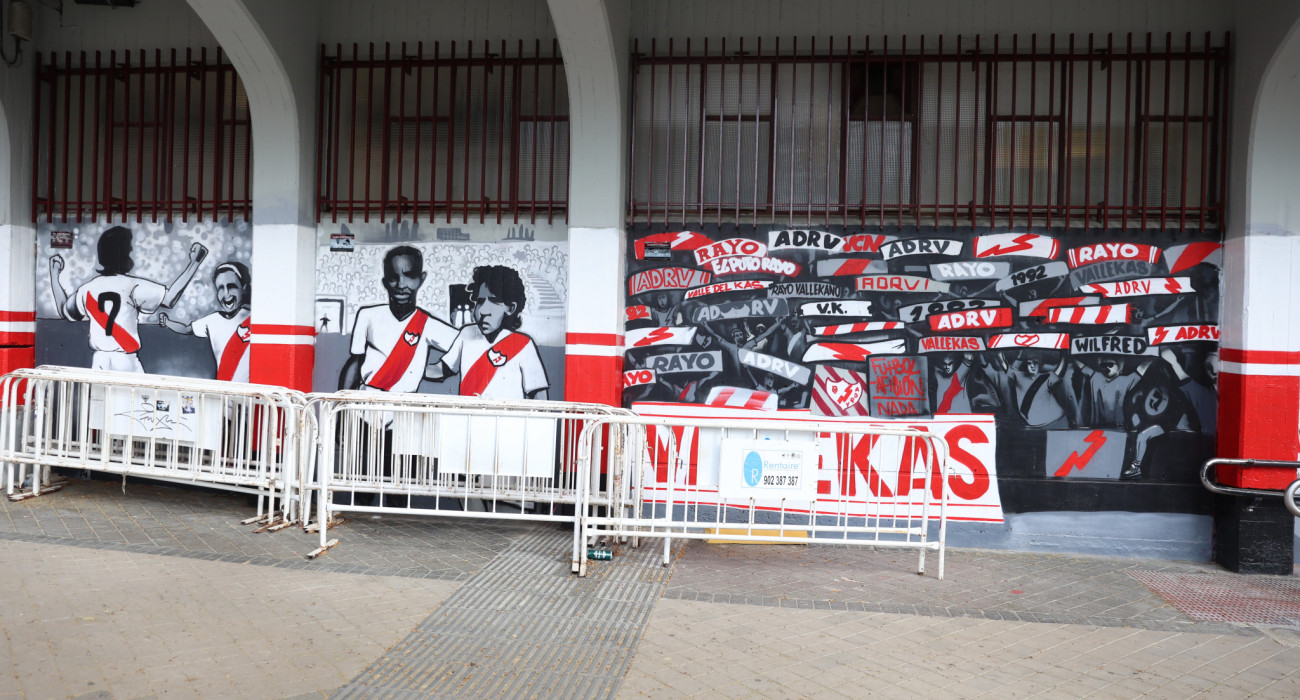 Γκράφιτι σε τοίχο έξω από το γήπεδο της Ράγιο Βαγιεκάνιο / Πηγή: InTime