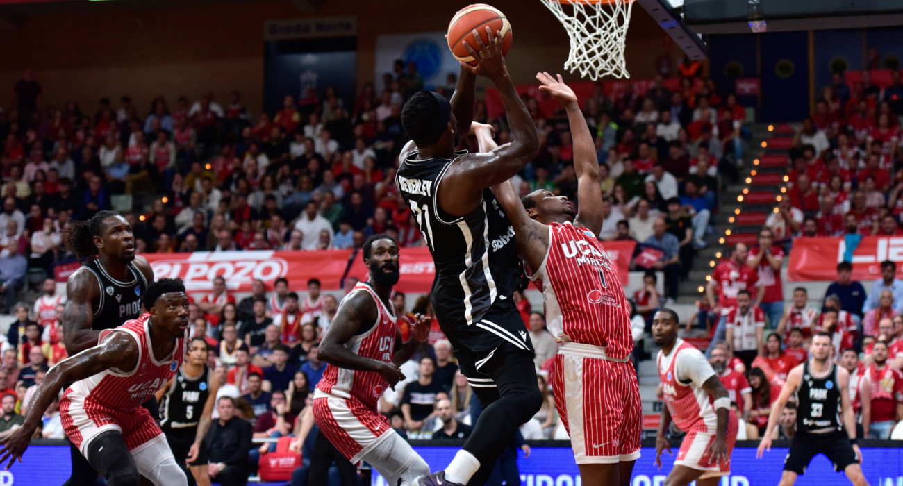 O Πάτρικ Μπέβερλι στο παιχνίδι του ΠΑΟΚ με τη Μούρθια, Πηγή: Intime