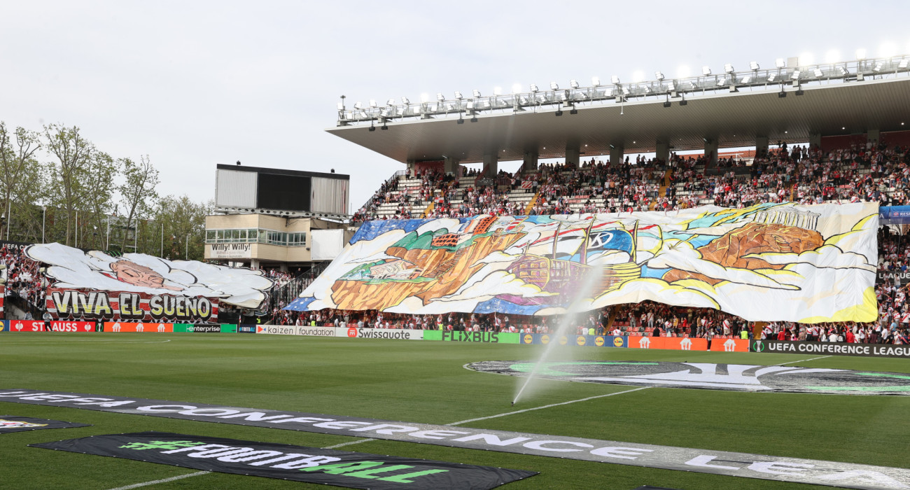 Το κορεό των οπαδών της Ράγιο Βαγιεκάνο / Πηγή: Intime