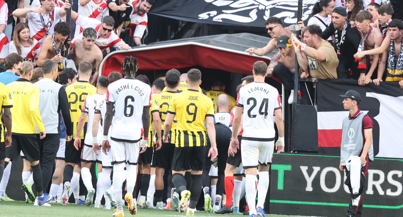 Η ένταση στη φυσούνα στο ημίχρονο του Ράγιο - ΑΕΚ / Πηγή: Intime