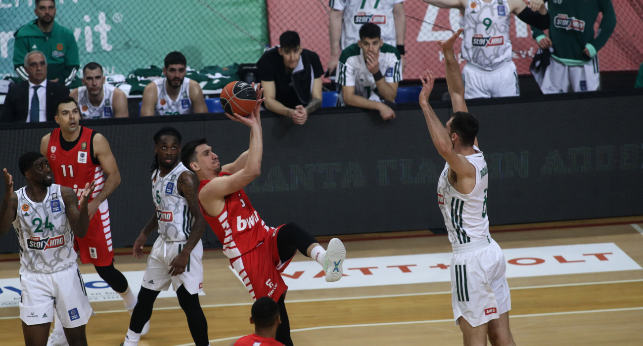 Όταν ο Ολυμπιακός με σούπερ Λαρεντζάκη έφυγε με νίκη απ' το ΟΑΚΑ, το 2023 / Πηγή: Eurokinissi