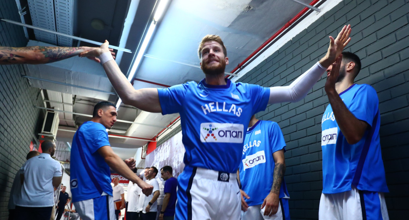 O Τόμας Γουόκαπ σε μία... χωρευτική κίνηση τις μέρες του με την εθνική ομάδα της Ελλάδας / Πηγή: Eurokinissi