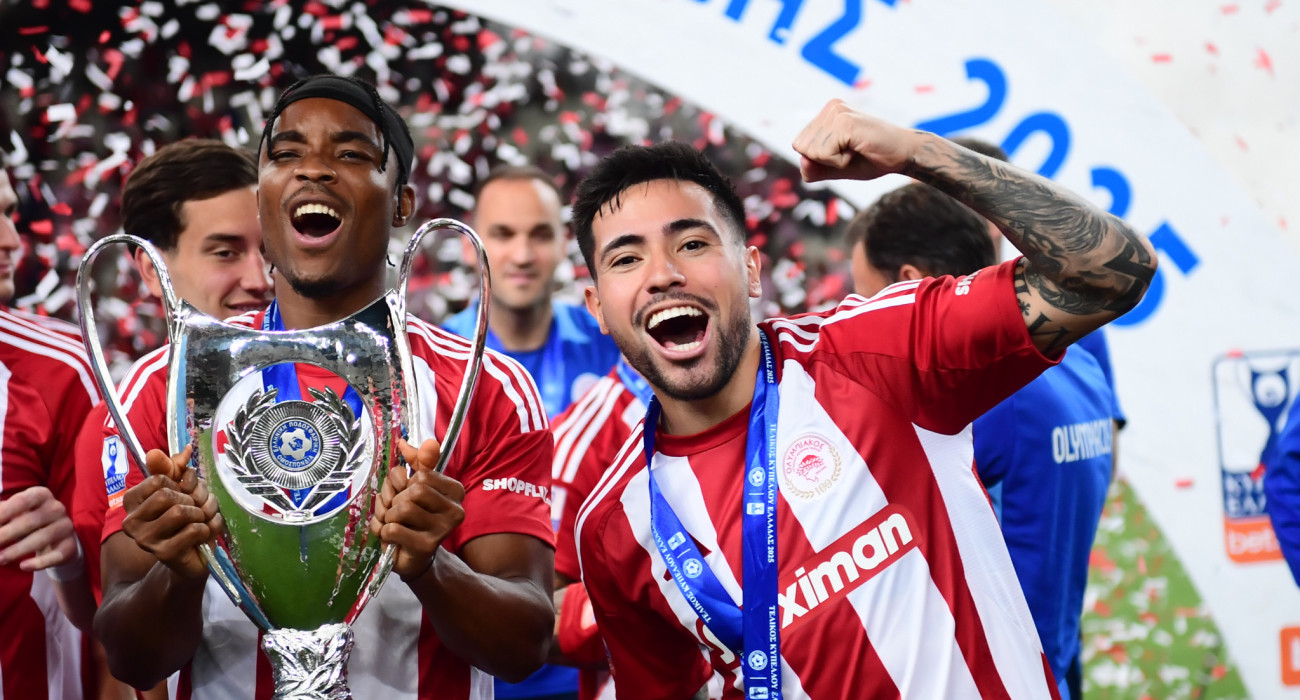 Ο Μπρούνο με τον Ορτέγκα πανηγυρίζουν την κατάκτηση του Κυπέλλου Ελλάδας / Πηγή: Eurokinissi