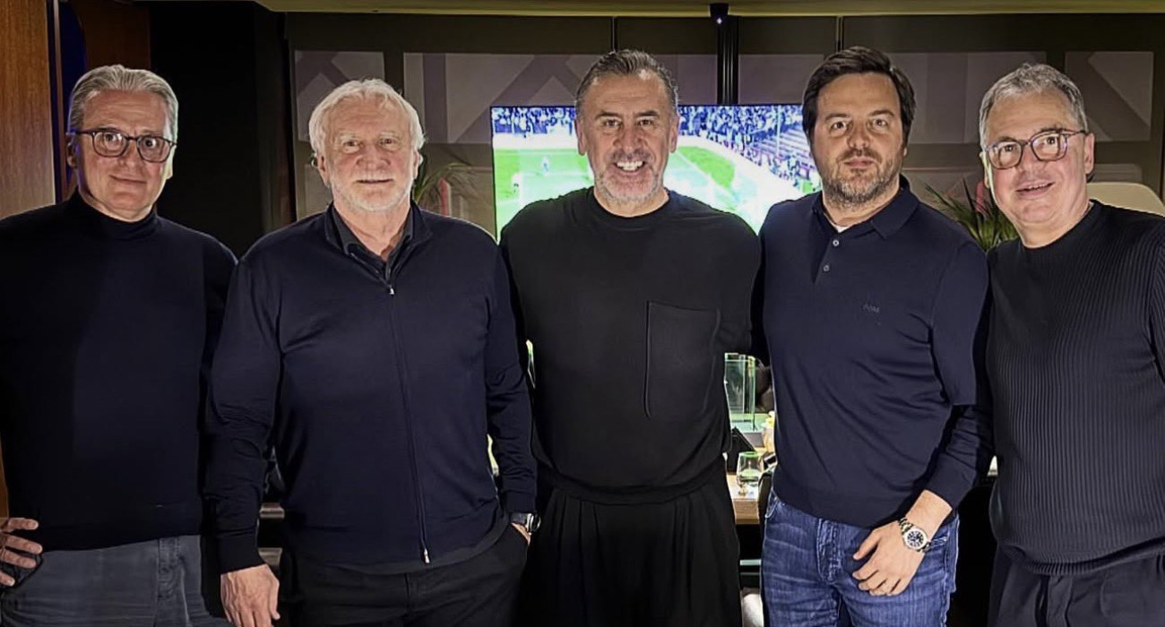 Από αριστερά: Κουτσολιάκος, Φέλερ, ιδιοκτήτης εστιατορίου, Ριμπάλτα και Ρέτιγκ