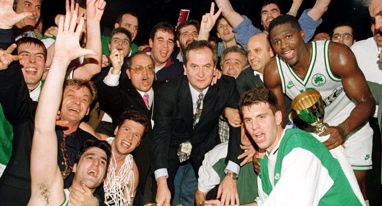 Ομαδική φωτογραφία των Πρωταθλητών Ευρώπης του 1996 / Πηγή: INTIME