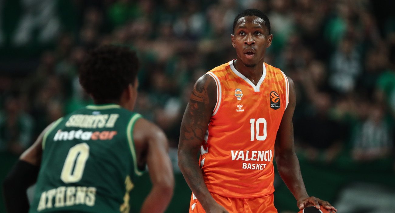 Ο Ομάρι Μουρ ανανέωσε το συμβόλαιό του με τη Βαλένθια, έως το καλοκαίρι του 2027 / Eurokinissi