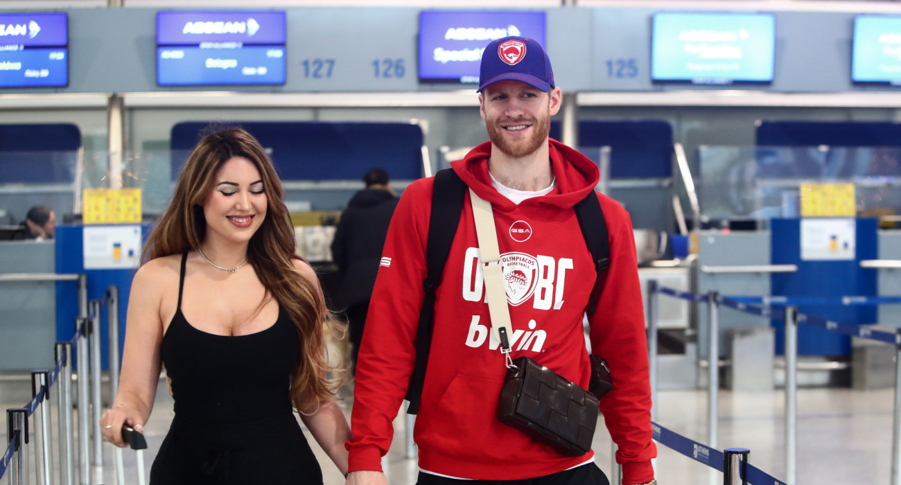 Ο Γουόκαπ, η σύζυγός του και το σκυλάκι τους πήγαν για προπόνηση στο ΣΕΦ το Μεγάλο Σάββατο / Eurokinissi