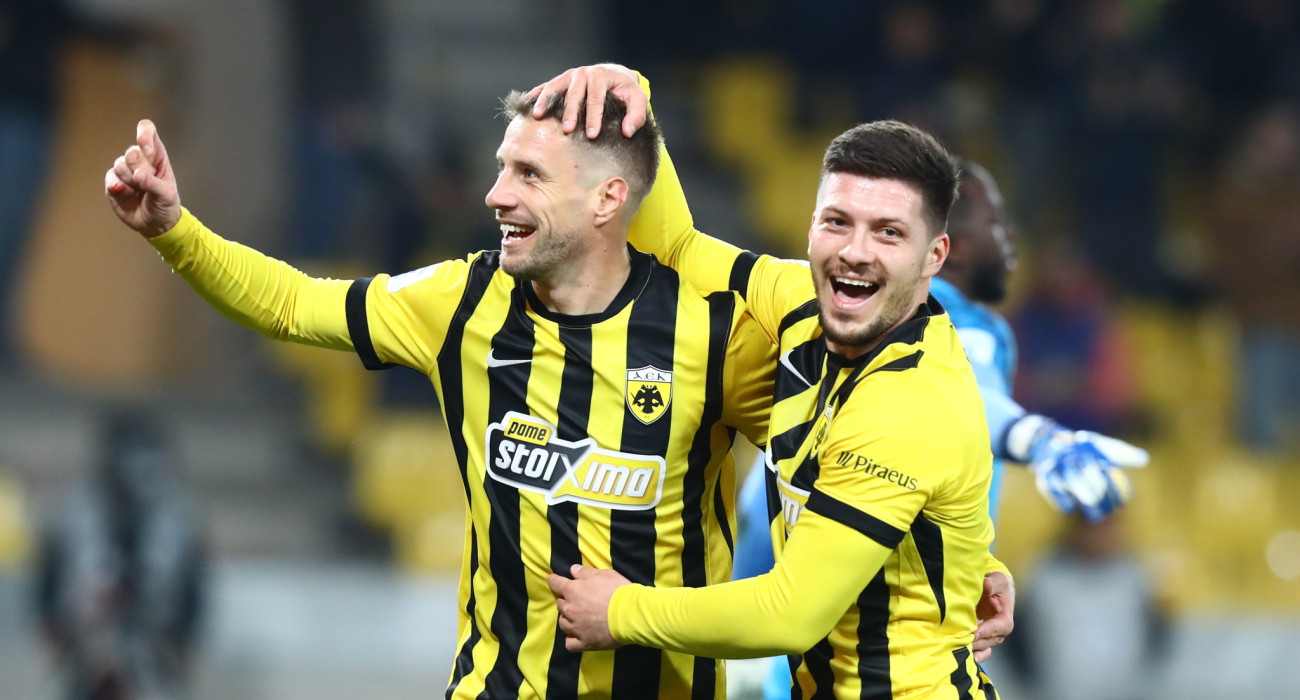 Βάργκα και Γιόβιτς πανηγυρίζουν στον αγώνα της ΑΕΚ / Πηγή: Eurokinissi