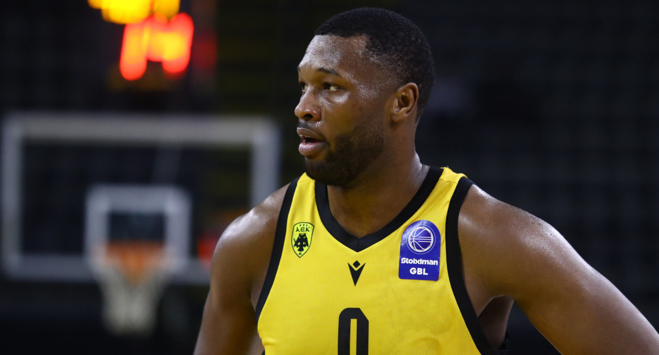 Ο ΡάιΚουαν Γκρέι με τη φανέλα της ΑΕΚ, Πηγή: Eurokinissi