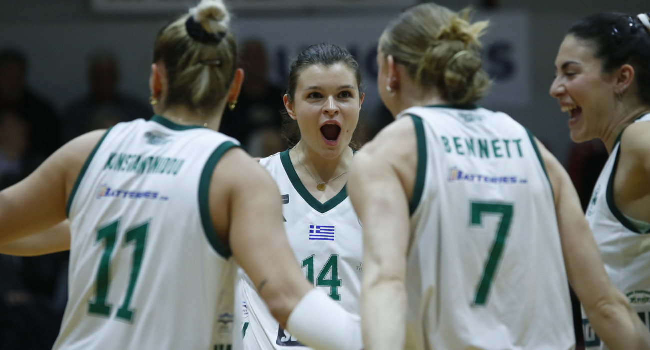 Η Λαμπκόφσκα του Παναθηναϊκού πανηγυρίζει πόντο με τις συναθλήτριές της / Πηγή: Eurokinissi