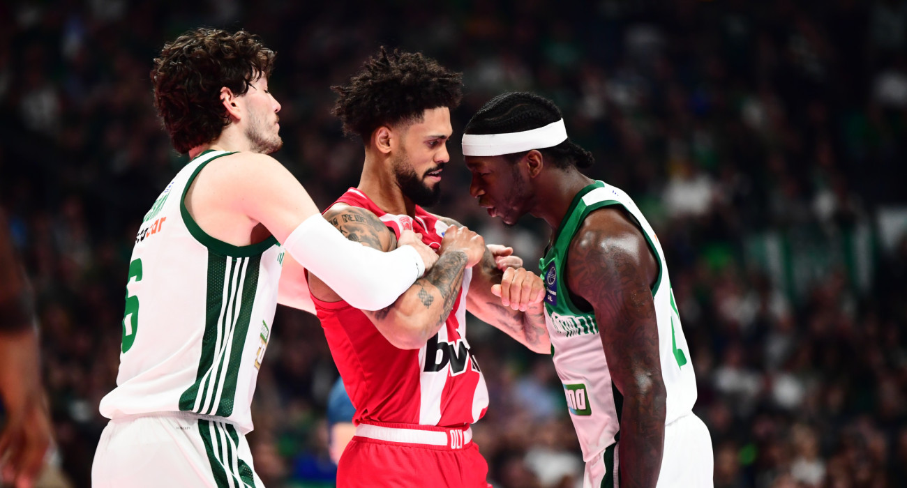 Η στιγμή της μεγάλης έντασης ανάμεσα σε Ντόρσεϊ και Ναν / Πηγή: Eurokinissi