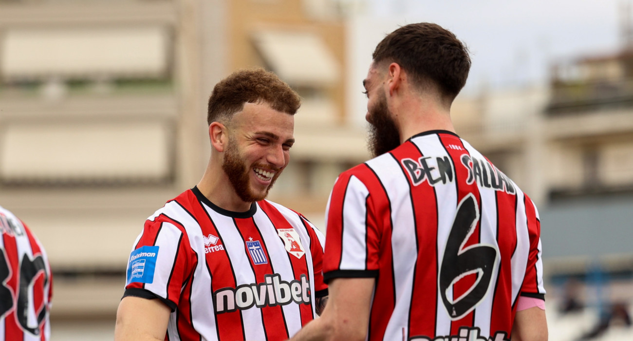 Τσαούσης και Μπεν Σαλάμ πανηγυρίζουν τη νίκη του Πανσερραϊκού επί της Κηφισιάς / Πηγή: Eurokinissi