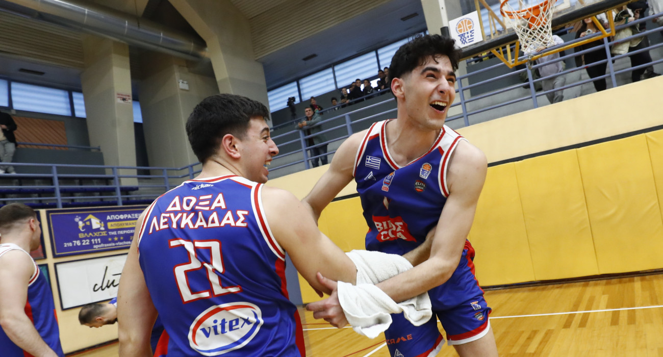 Οι παίκτες της Δόξας Λευκάδας όταν έμαθαν για την απευθείας άνοδο στη Stoiximan GBL / πηγή: eurokinissi