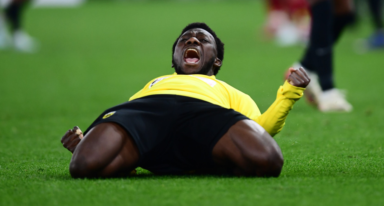 Ο Αμπουμπακαρί Κοϊτά πανηγυρίζει το 1-0 της ΑΕΚ κόντρα στον Ολυμπιακό / Πηγή: Eurokinissi