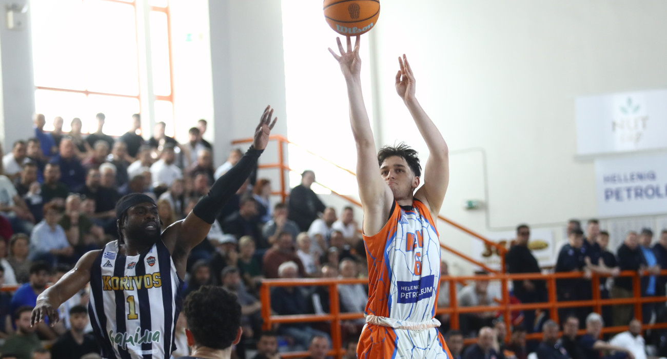 Στιγμιότυπο από την απίθανη ανατροπή της ΝΕΜ επί του Κόροιβου / Πηγή: Eurokinissi