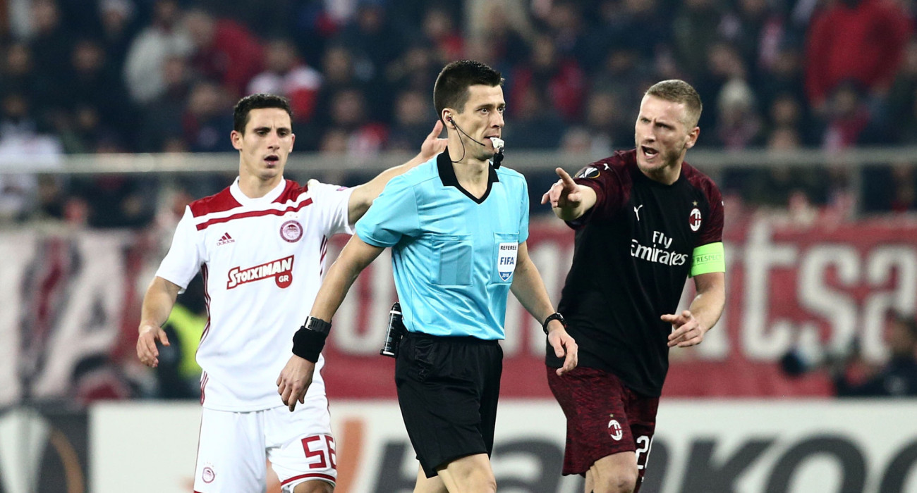 Ο Γάλλος διαιτητής Μπενουά Μπαστιάν, στο Ολυμπιακός-Μίλαν του 2018 / Πηγή: Intime