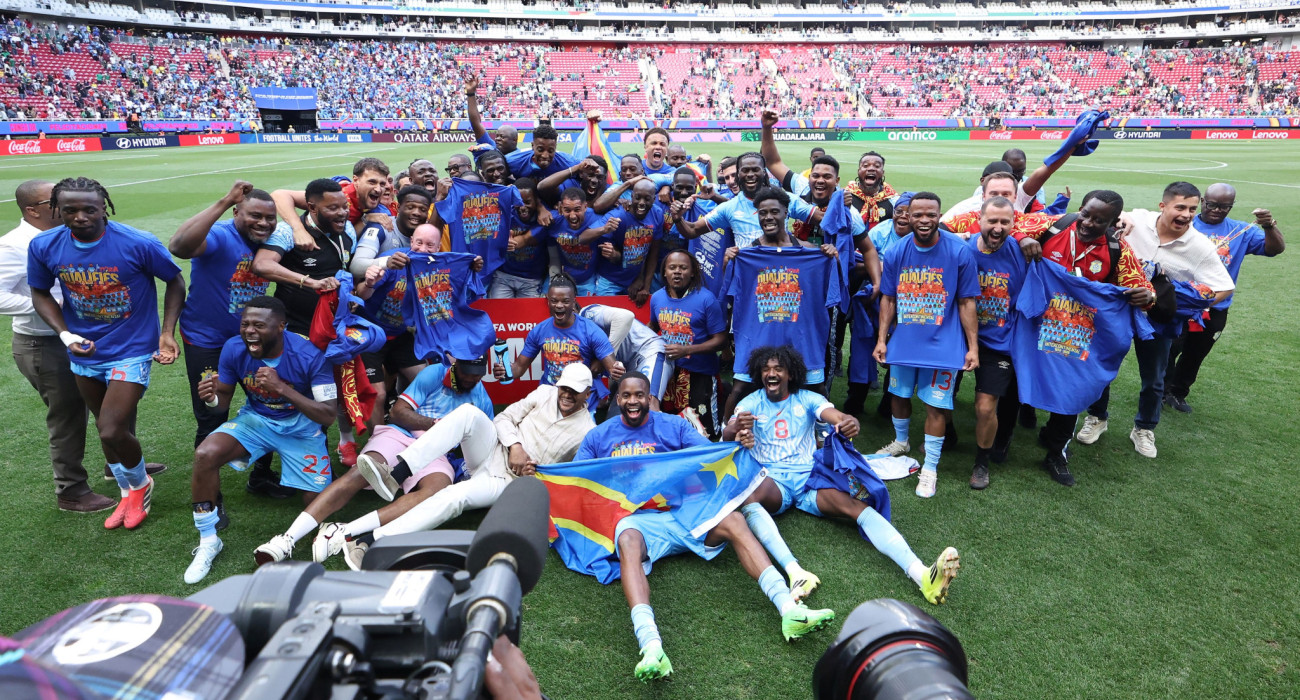 Οι ποδοσφαιριστές του Κονγκό πανηγυρίζουν την ιστορική πρόκριση στο Μουντιάλ / Πηγή: Getty