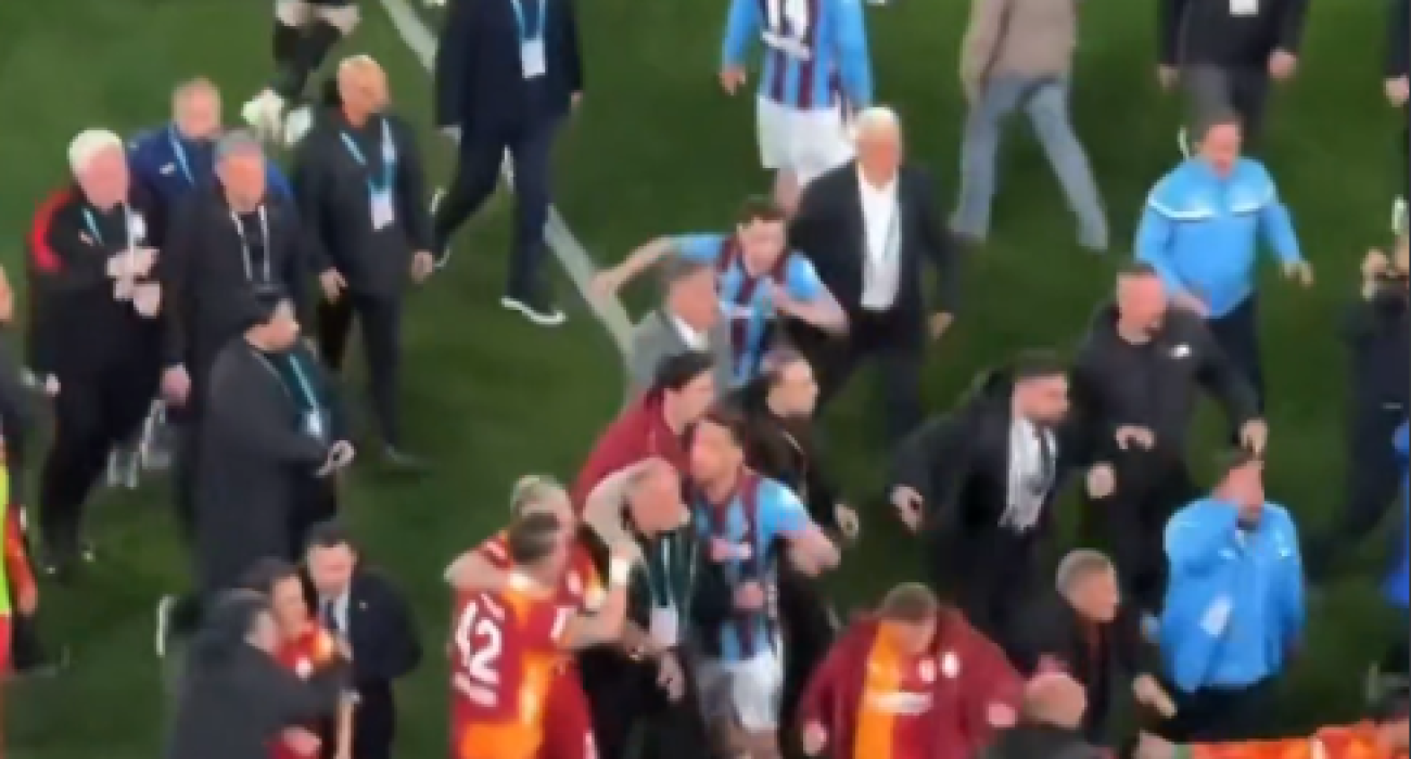 Η σύρραξη μετά τη λήξη του Τράμπζονσπορ - Γαλατασαράι / Screenshot