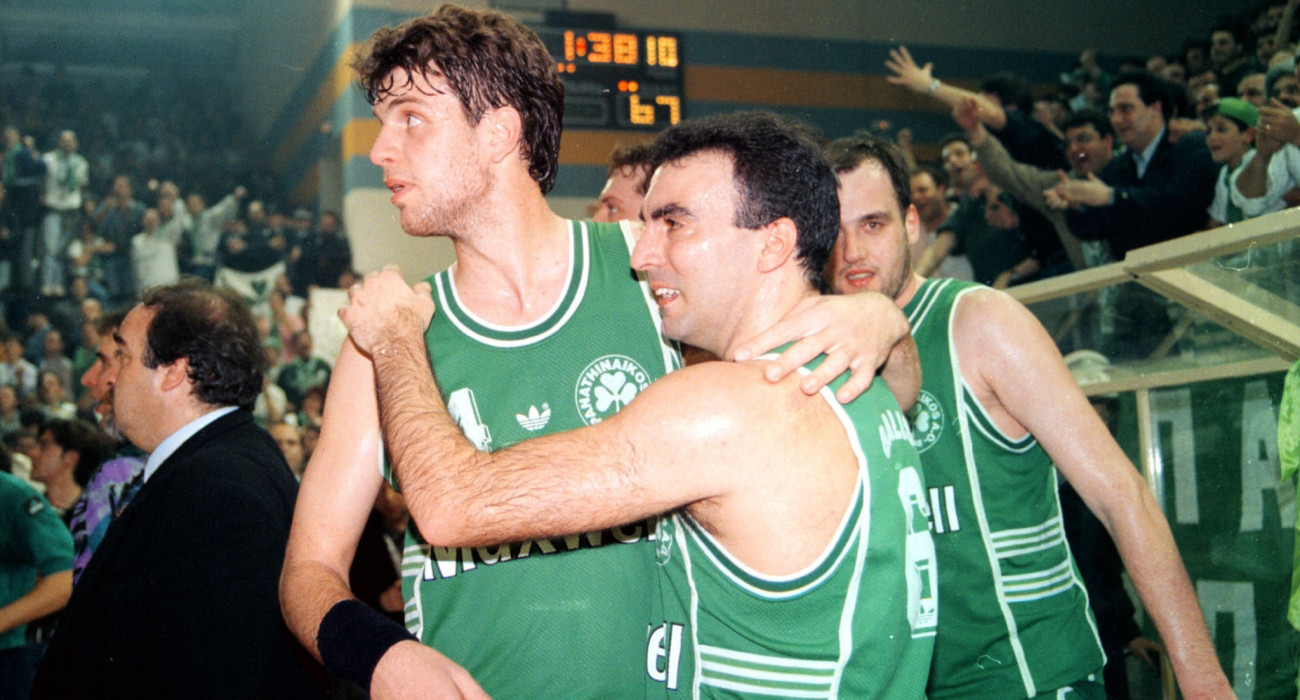 Ο Νίκος Γκάλης με τον Φραγκίσκο Αλβέρτη και τον Χρήστο Μυριούνη από τη σεζόν 1993-94 / Πηγή: Intime