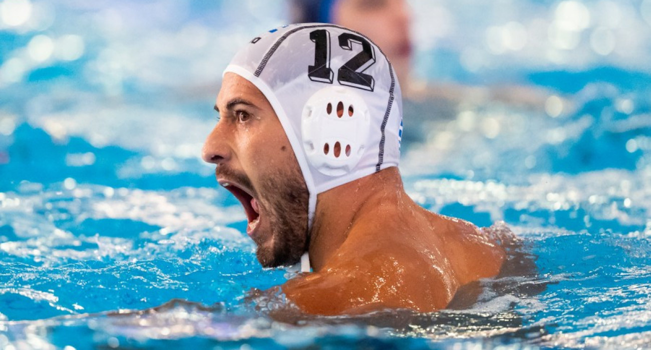 Ο Νίκος Γαρδίκας στον αγώνα της Ελλάδας με τη Σερβία στο World Cup / Πηγή: ΚΟΕ