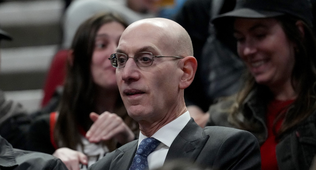 Ο κομισάριος του NBA Άνταμ Σίλβερ/Photo by Soobum Im/Getty Images