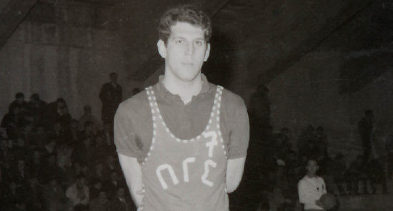 Ο Βασίλης Γκούμας «έφυγε» στα 79 του και οι άνθρωποι του ελληνικού μπάσκετ έστειλαν το μήνυμά τους στη μνήμη του / ΙΝΤΙΜΕ