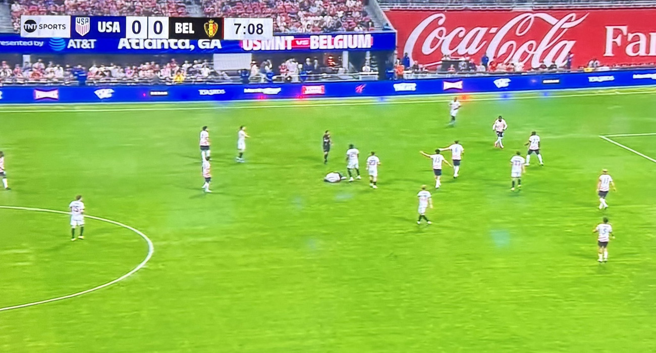 Βέλγιο και ΗΠΑ φόρεσαν σχεδόν ίδιες φανέλες και δεν ξεχώριζαν μεταξύ τους / Screenshot