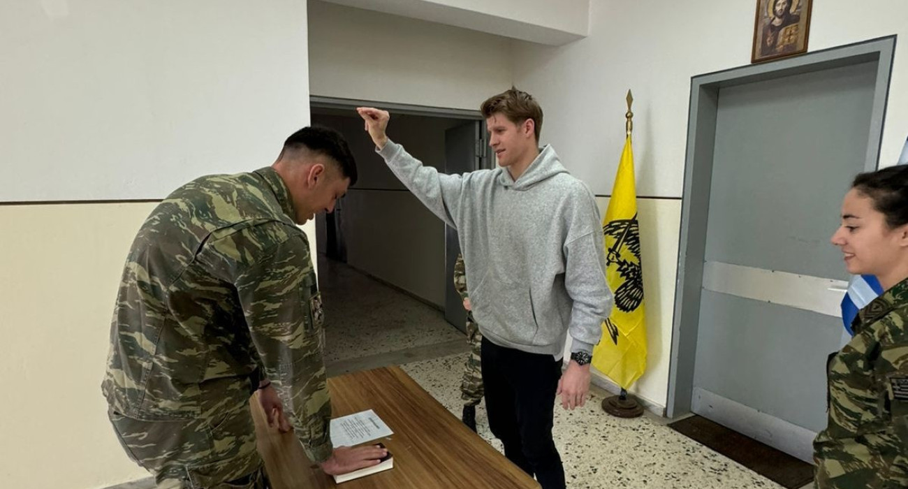 O Τόμας Γουόκαπ στην ορκομοσία του στον ελληνικό στρατό / Πηγή: OlympiacosBC