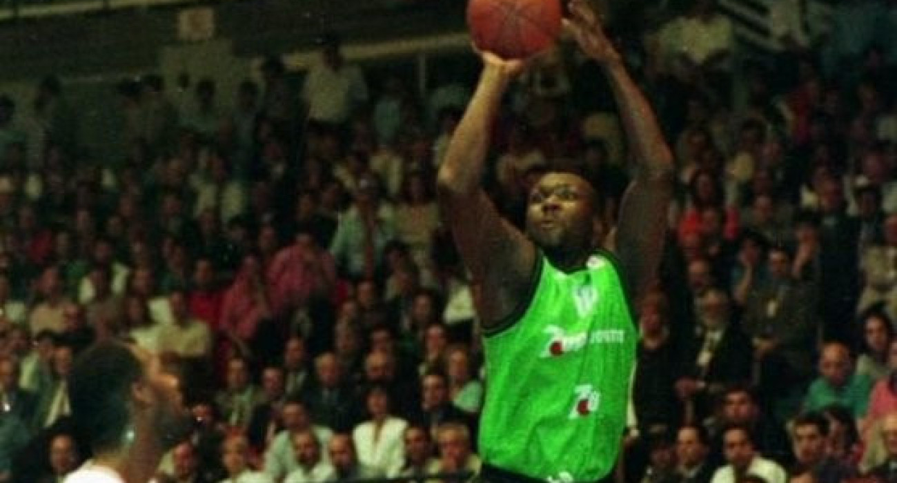 Ο Κορνίλιους Τόμσον «εκτελεί» τον Ολυμπιακό το 1994 / Panathinaikos BC