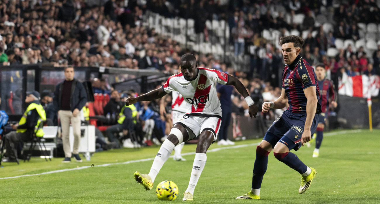 Ο Νομπέλ Μεντί σε αγώνα της Ράγιο Βαγιεκάνο με τη Λεβάντε / Πηγή: Imago