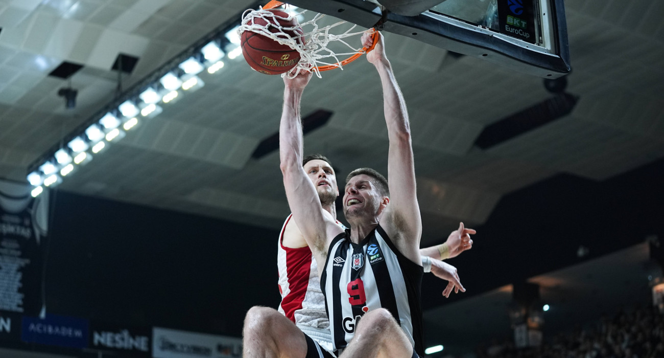 Η Μπεσίκτας ισοπέδωσε την Μπαχτσεσεχίρ - Το απίθανο κάρφωμα του Κόνορ Μόργκαν στο... πρόσωπο του Ματέους Πονίτκα / Πηγή: IMAGO