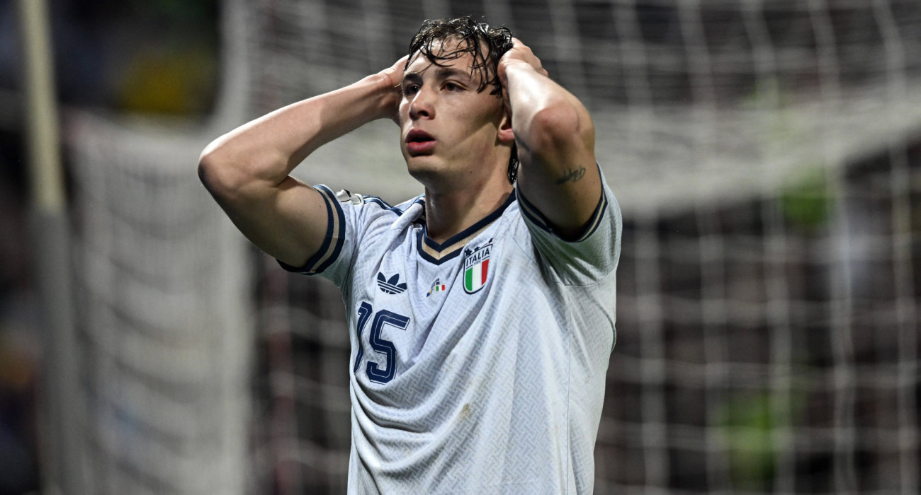 Ο Πίο Εσπόζιτο... τραβάει τα μαλλιά του για τον αποκλεισμό της Ιταλίας / Πηγή: Imago