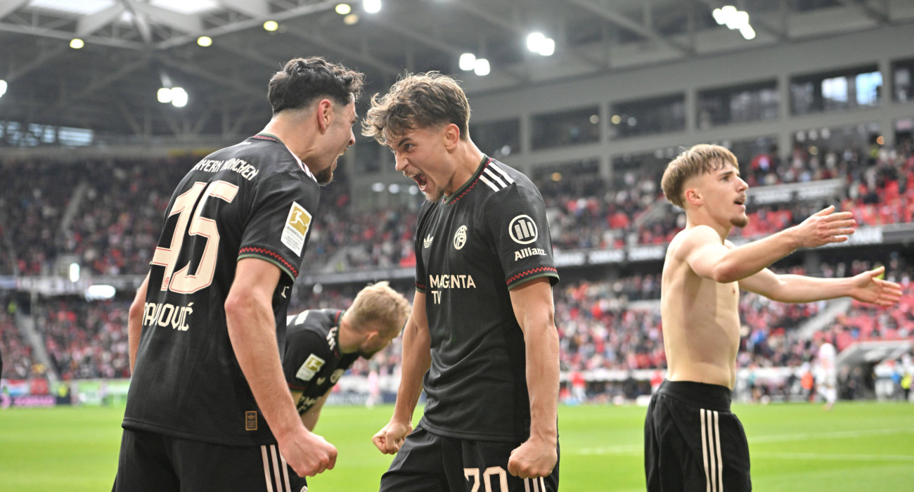 Οι παίκτες της Μπάγερν Μονάχου εκστασιασμένοι στο Φράιμπουργκ/Imago