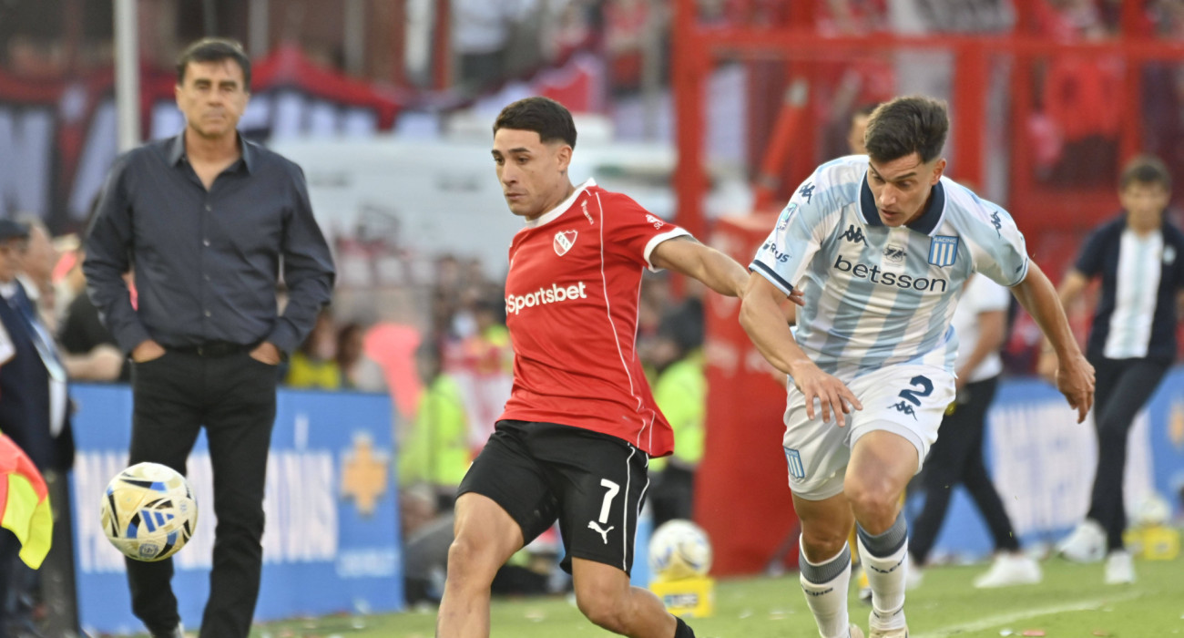 Στιγμιότυπο από το ντέρμπι της Ιντεπεντιέντε με τη Ρασίνγκ Κλουμπ / Πηγή: Imago