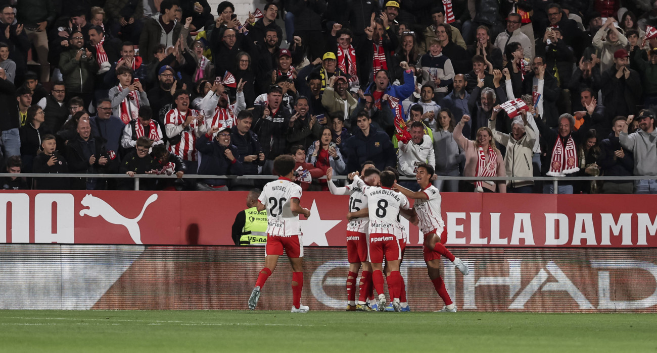 Οι παίκτες της Χιρόνα πανηγυρίζουν τη νίκη κόντρα στη Βιγιαρεάλ/ Imago