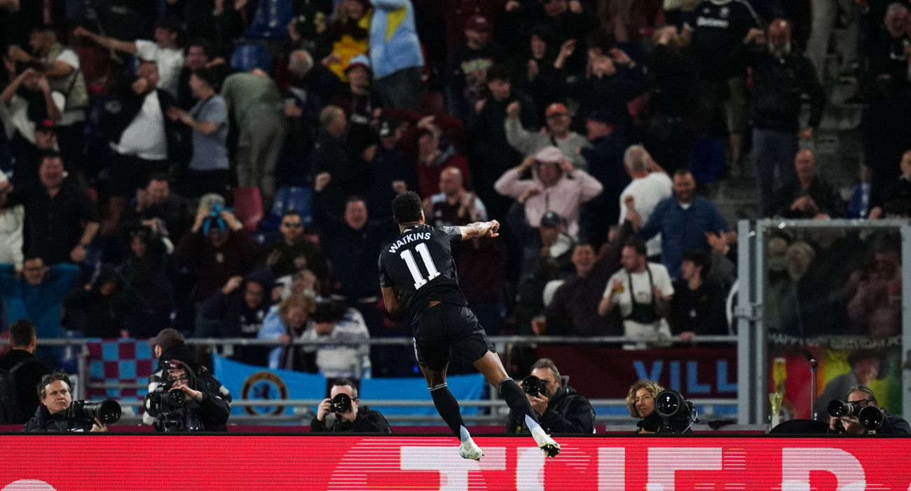 Ο Γουότκινς της Άστον Βίλα πανηγυρίζει το γκολ του / Πηγή: Imago