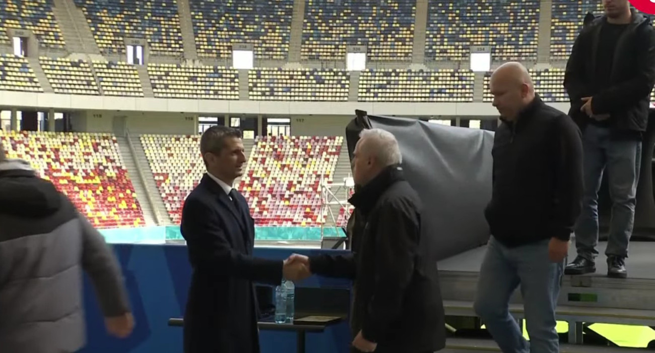 Ο Ραζβάν Λουτσέσκου δεν έχει φύγει λεπτό από το πλευρό της σορού του πατέρα του, Μιρτσέα / screenshot