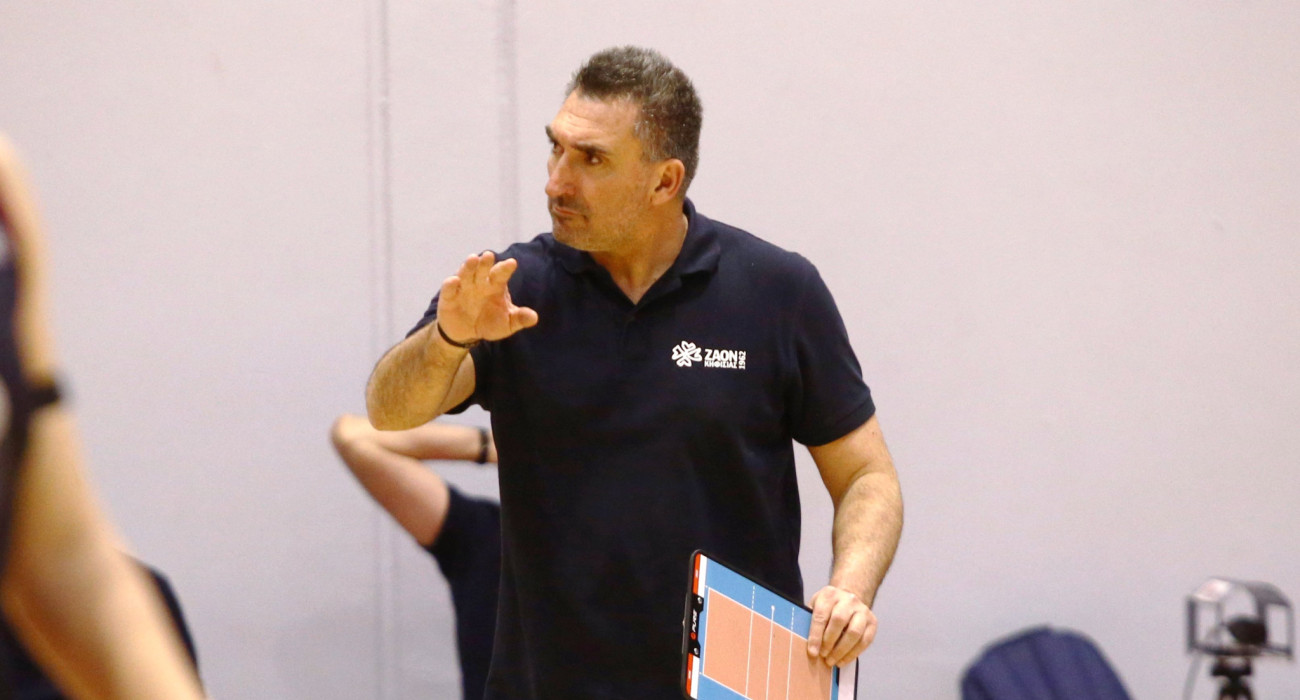 Ο προπονητής του ΖΑΟΝ, Μπάμπης Μυτσκίδης, στον ημιτελικό με την ΑΕΚ / Πηγή: Intime