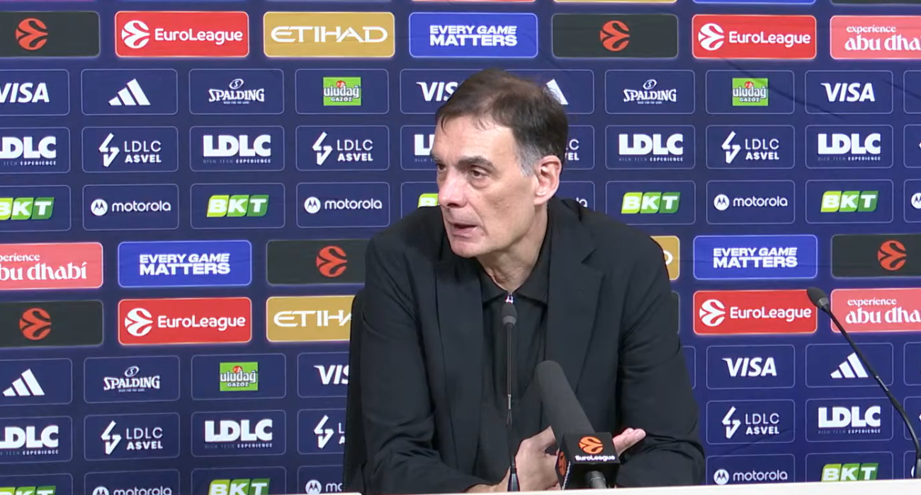 Ο Γιώργος Μπαρτζώκας κατά τη συνέντευξη Τύπου μετά την αναμέτρηση κόντρα στη Βιλερμπάν