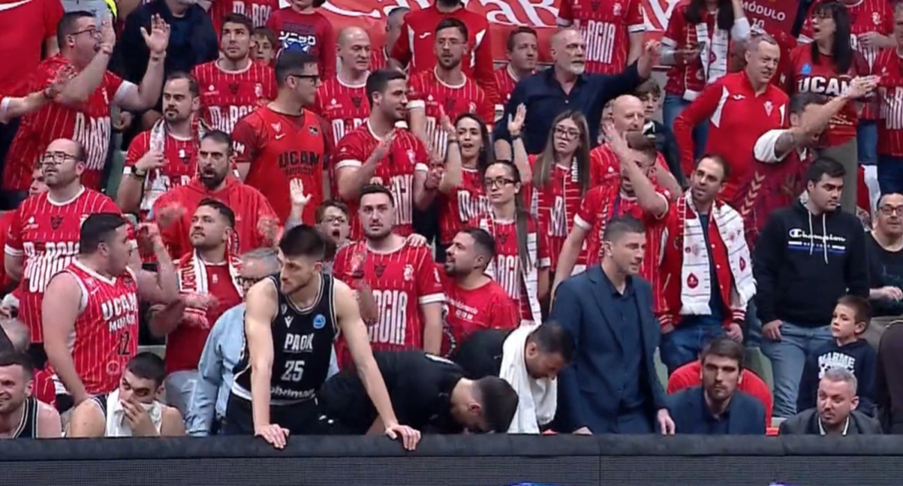 Η ένταση πίσω από τον πάγκο του ΠΑΟΚ με τον κλόσμο της Μούρθια