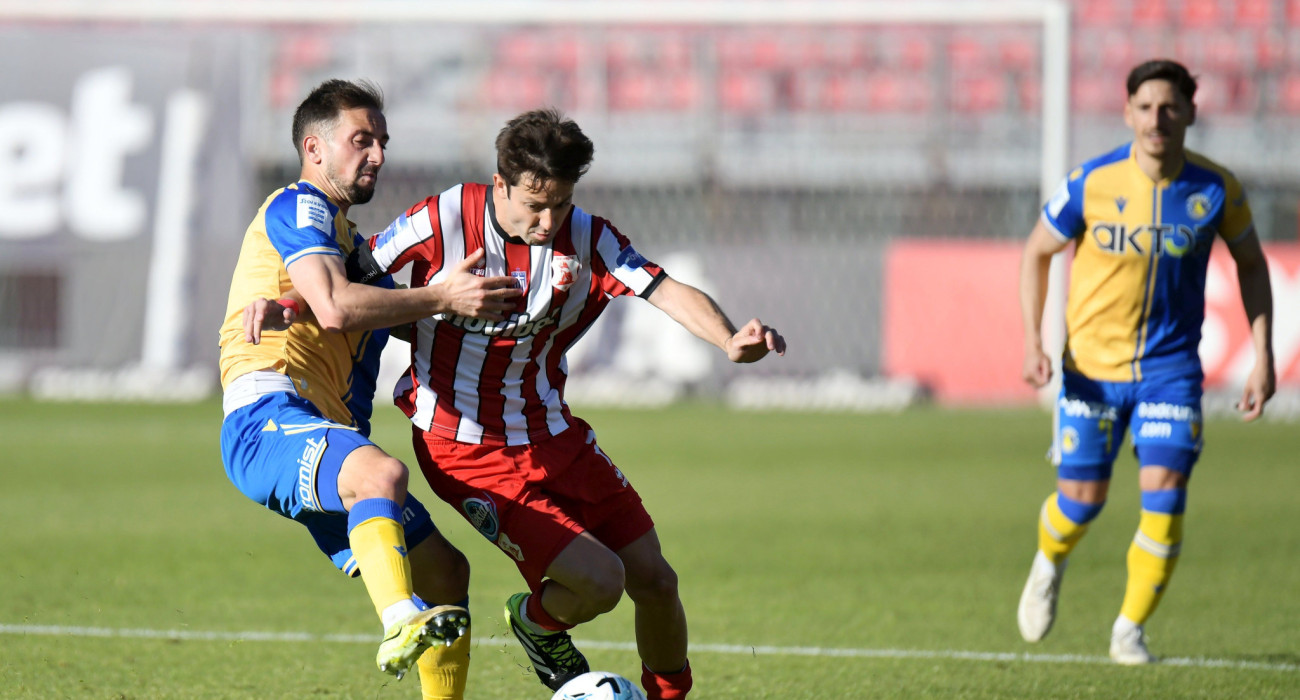 Έντερ και Ριέρα μονομαχούν στο παιχνίδι Πανσερραϊκός - Αστέρας AKTOR / Πηγή: Intime