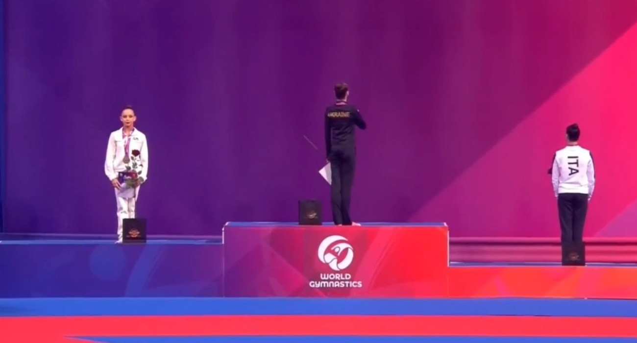 Σάλος στη Σόφια με 15χρονη Ρωσίδα αθλήτρια που γύρισε την πλάτη στην ουκρανική σημαία