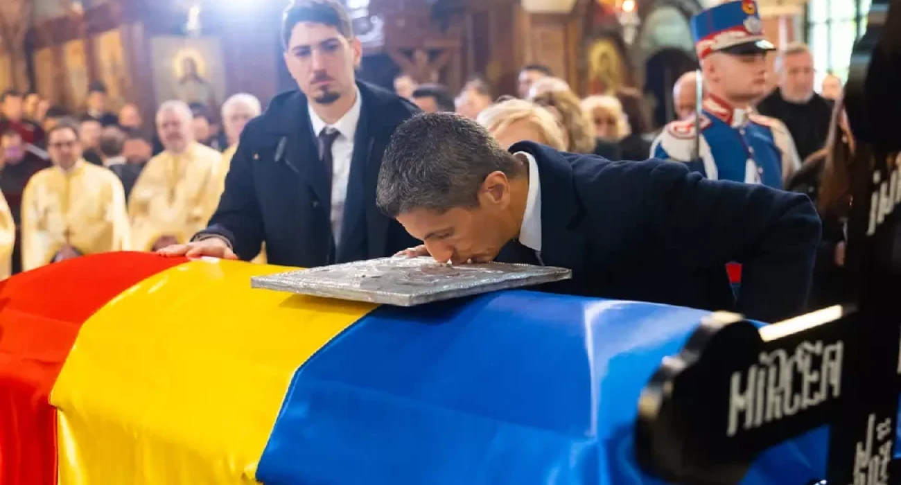 Η συγκλονιστική στιγμή που ο Ραζβάν Λουτσέσκου αποχαιρετά τον πατέρα του